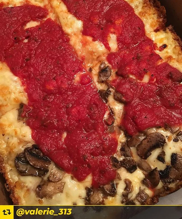 There's two types of people—those who love mushrooms on pizza, and those who don't. Which are you? 📸: @valerie_313