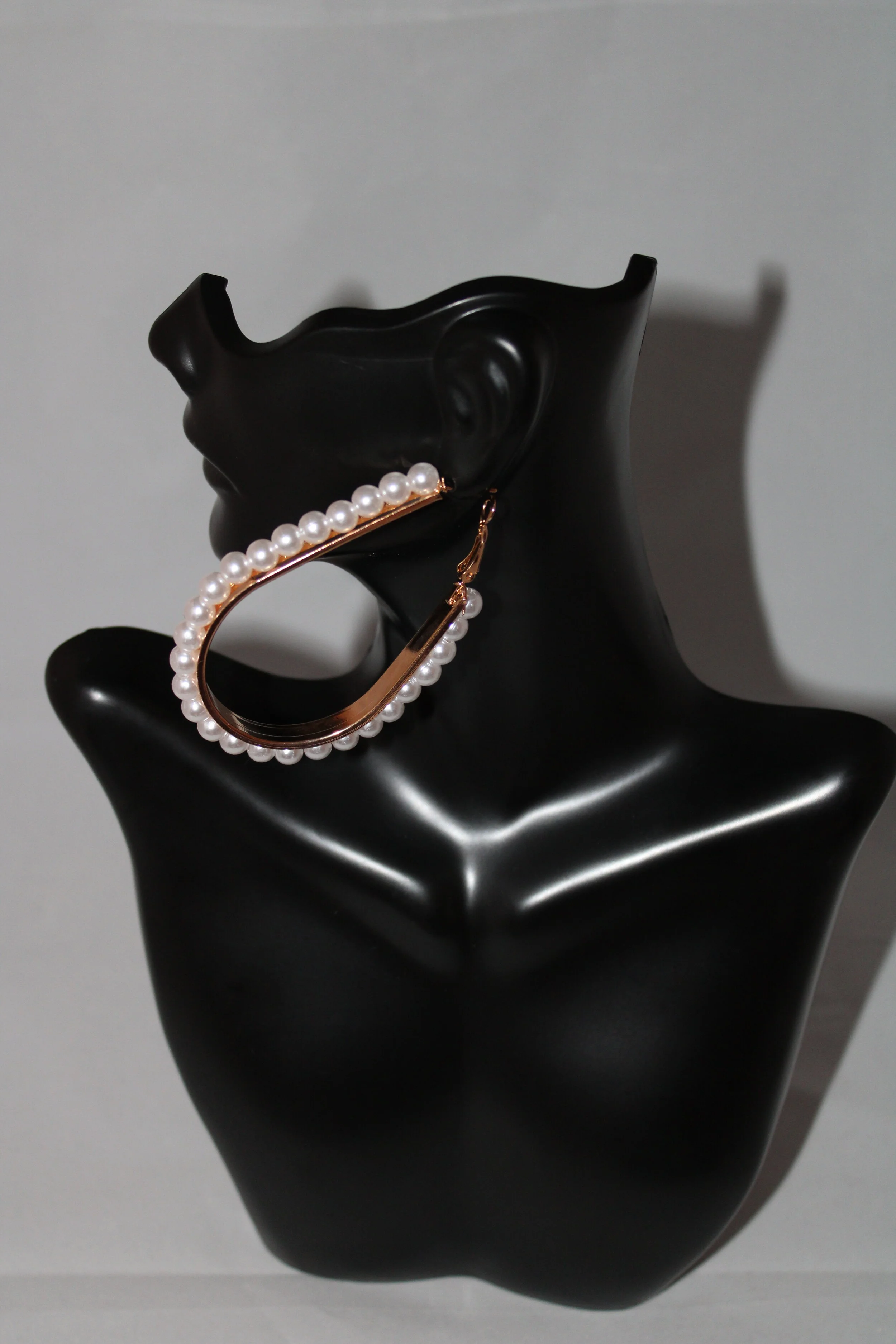 Law Lou Hoop Earring||SQ4669761|Christina E. Pearls