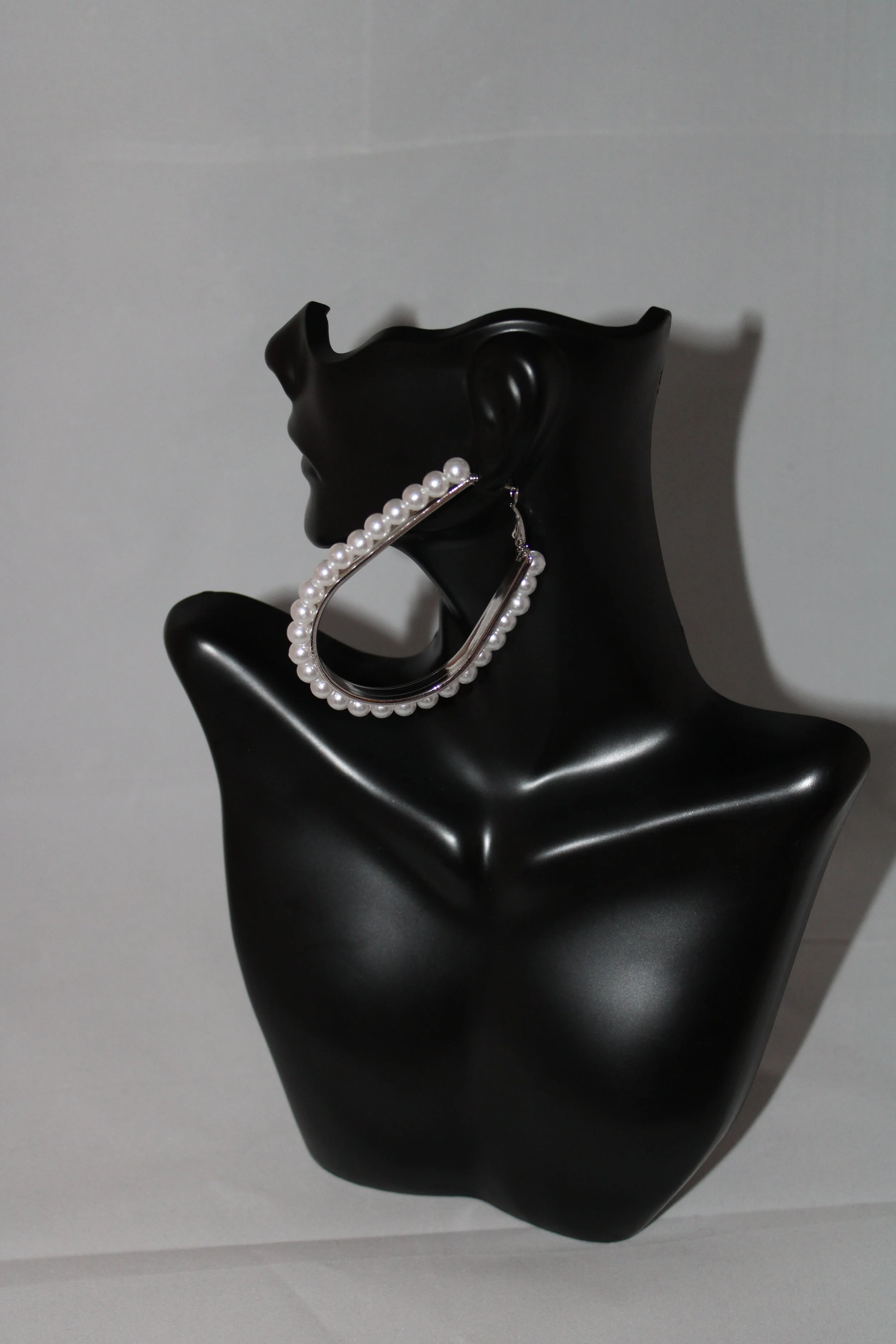 Law Lou Hoop Earring||SQ4669761|Christina E. Pearls