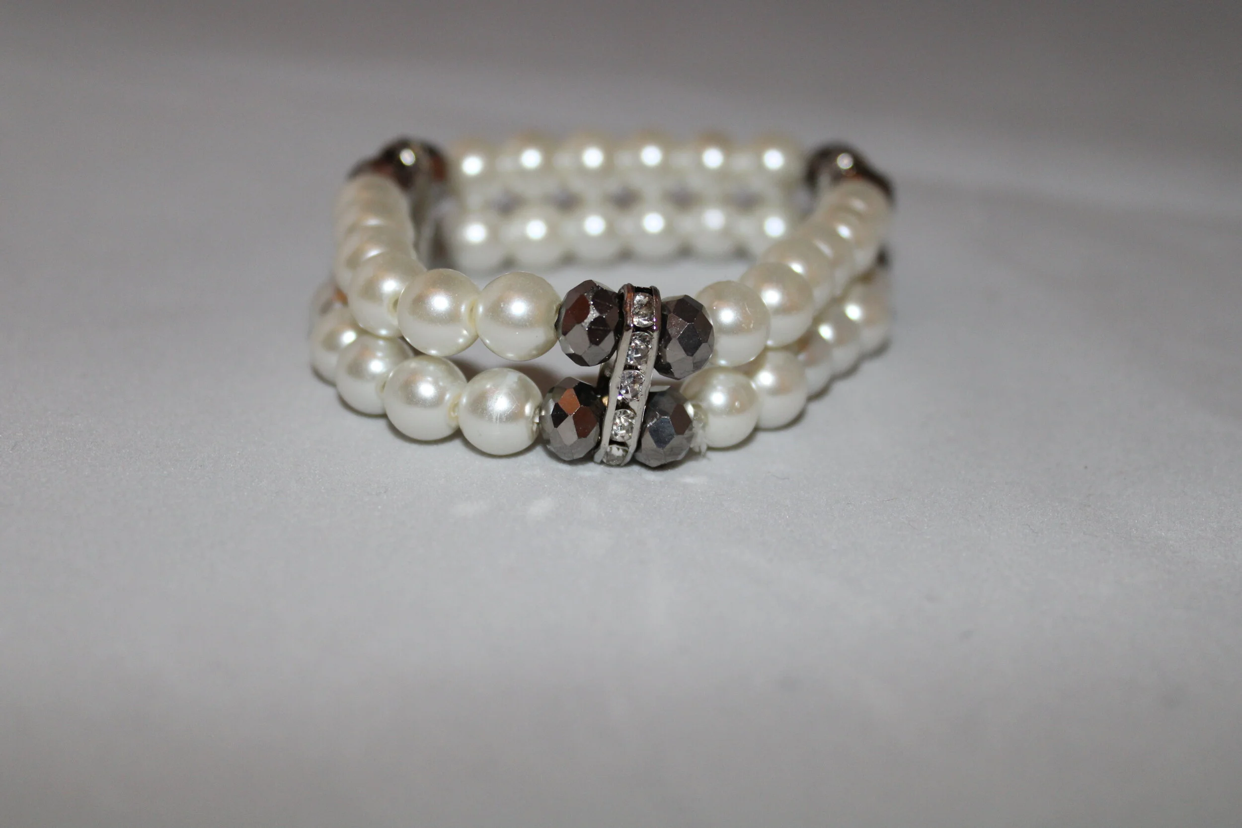 Apolla||SQ3675876|Christina E. Pearls