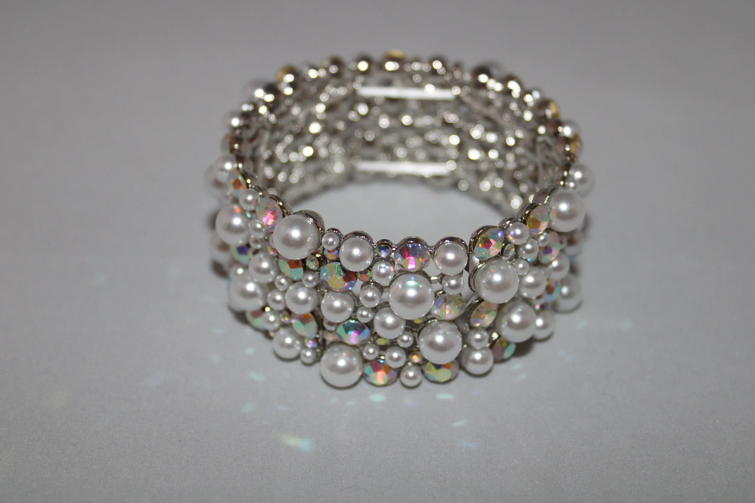 Elize Shine|silver, gold, stretch, cream, white|SQ1230781|Christina E. Pearls