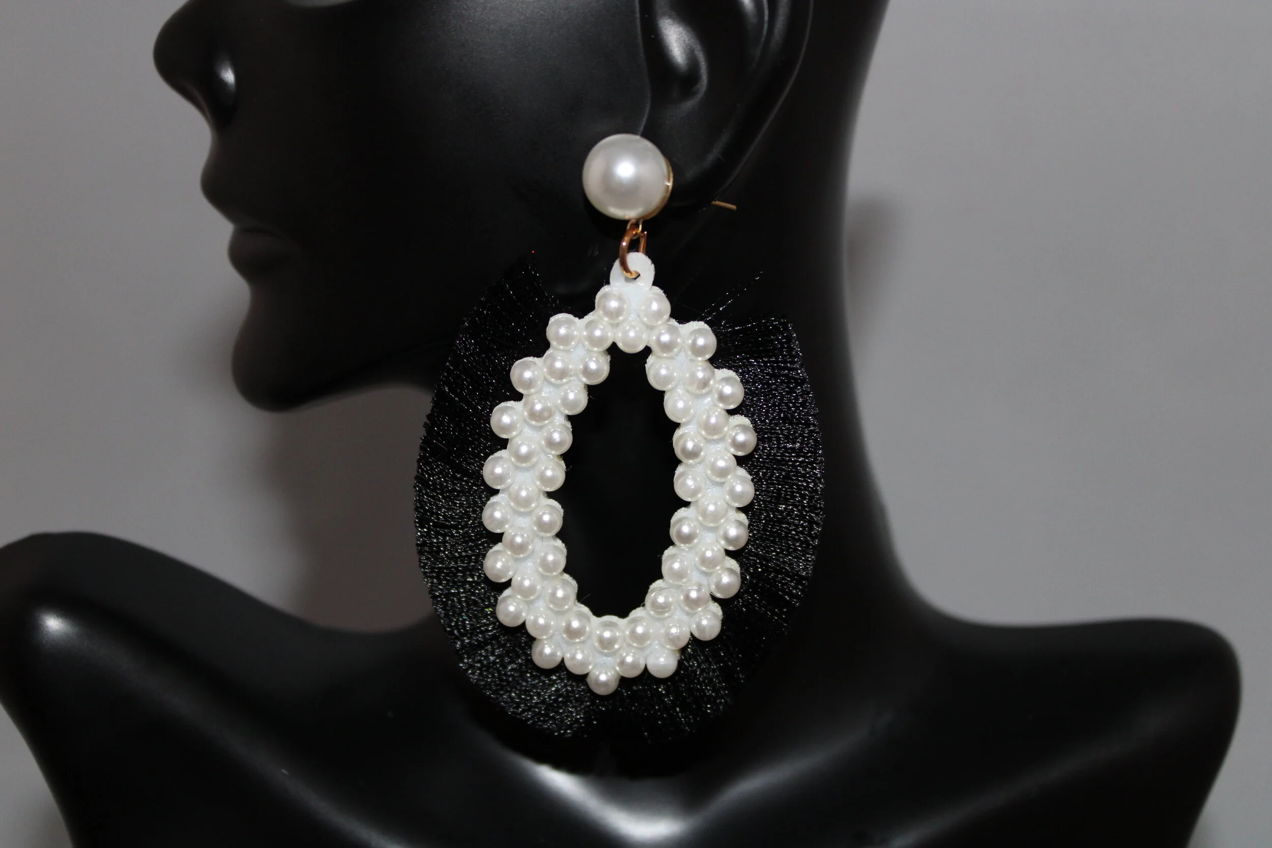 Taz||SQ3462797|Christina E. Pearls