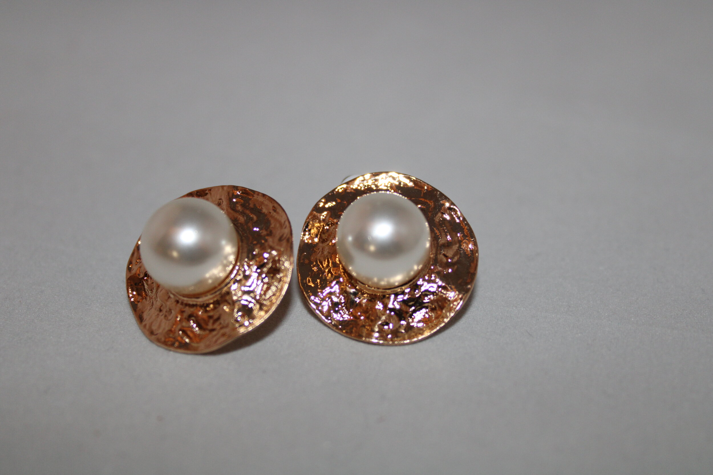 Sundee||SQ4415245|Christina E. Pearls