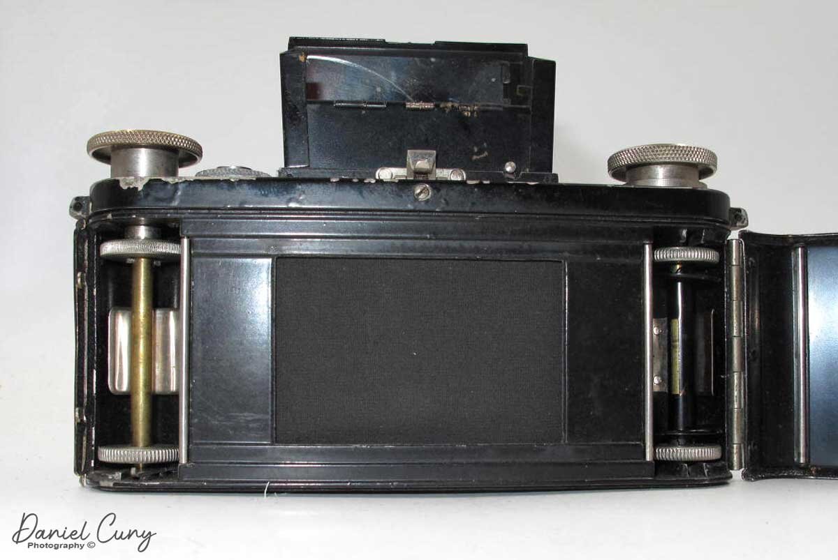 Focal plane shutter on the VP Exakta