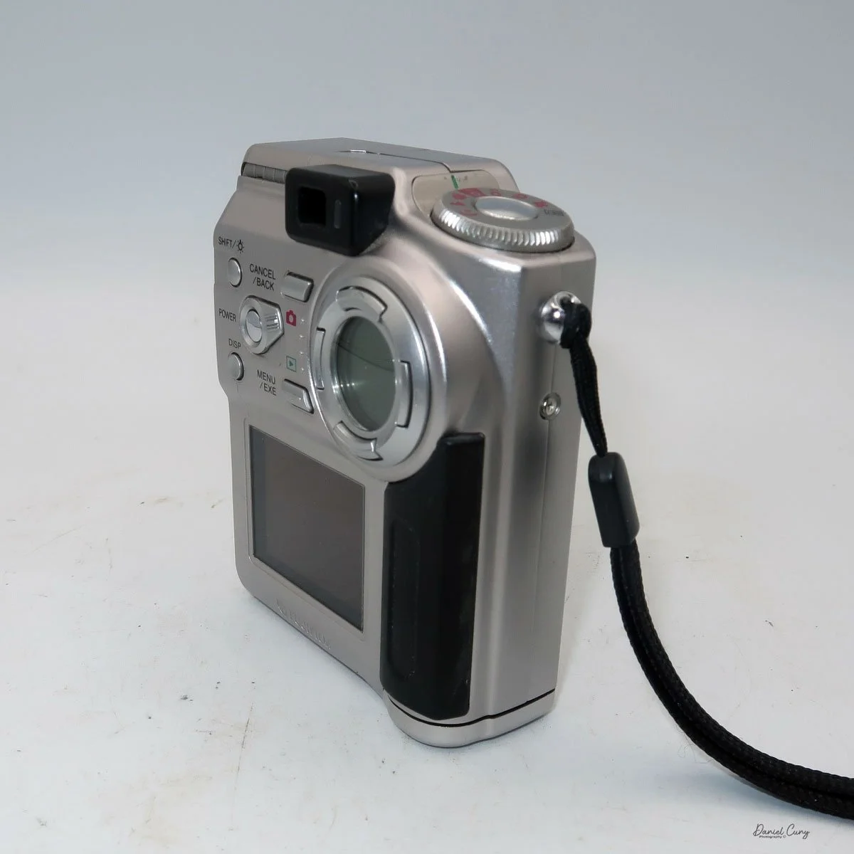 Different angles of the Fujifilm FinePix 4700 zoom