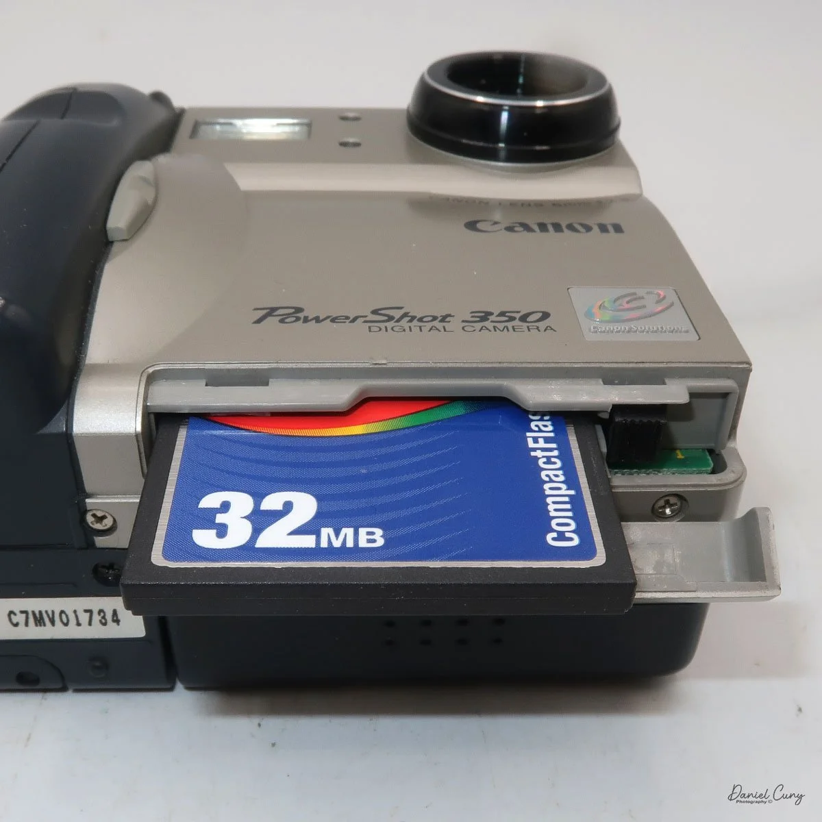 Insert CF Card in PowerShot 350