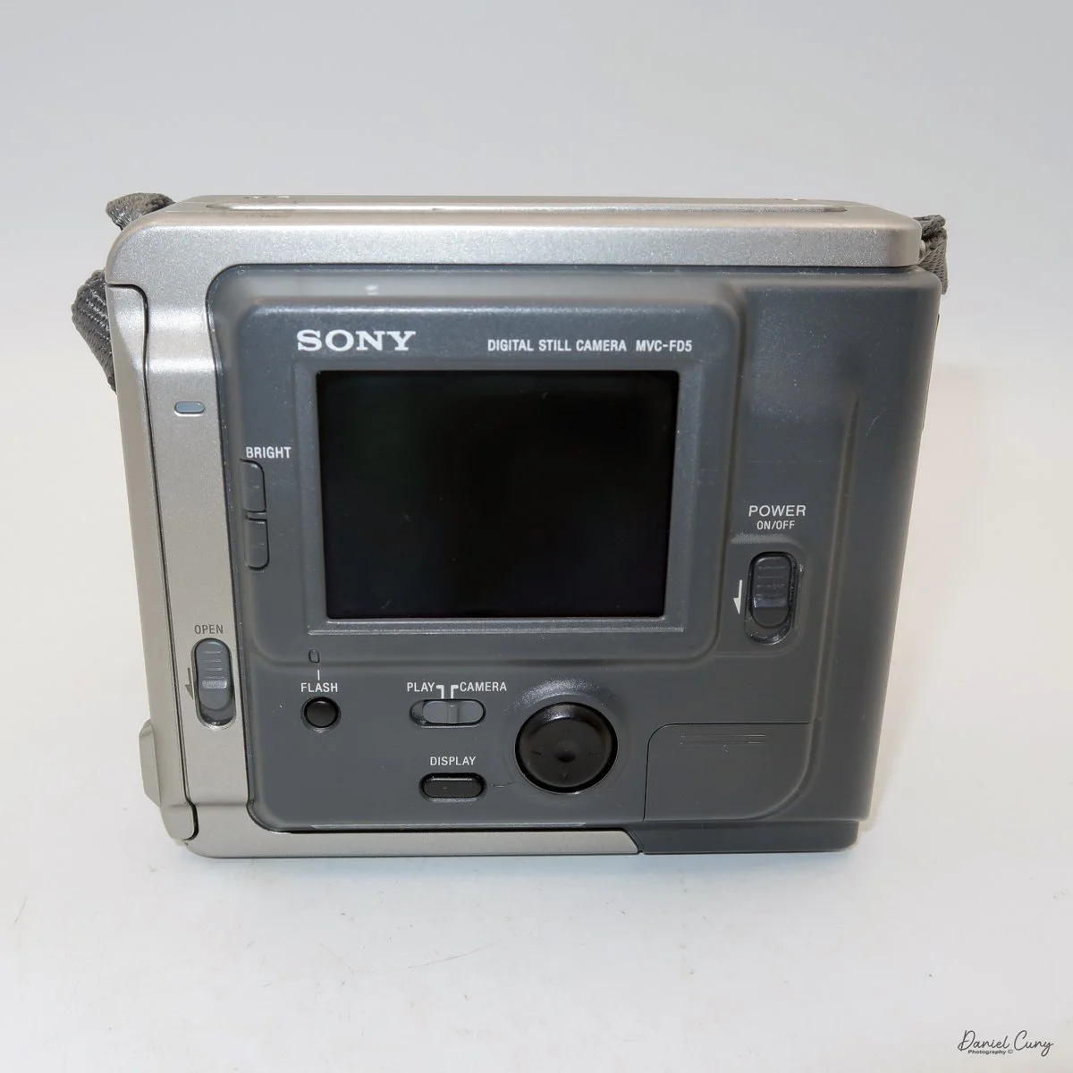 Controls on the Mavica MVC-FD5 camera