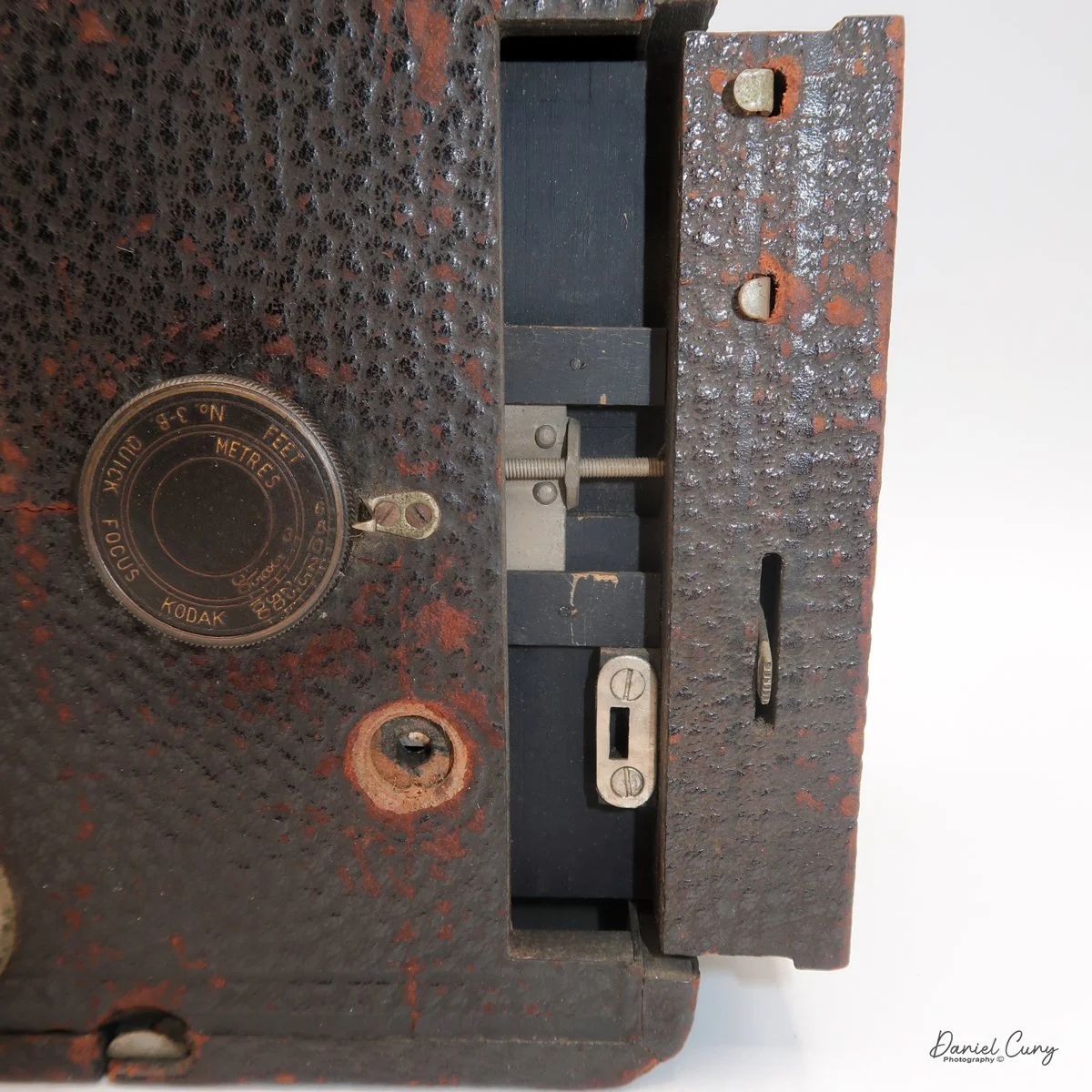 Quick focus activated, and lens moved out.