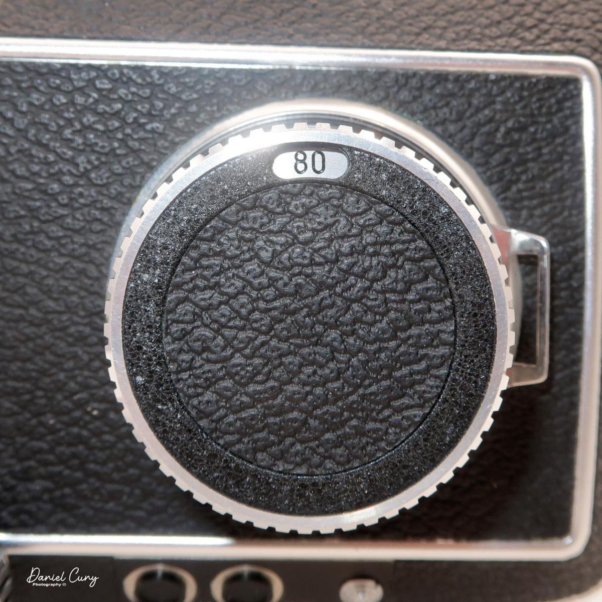 Lens setting on focusing knob