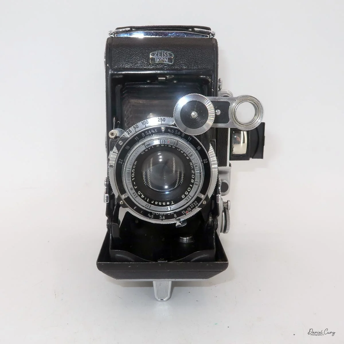 Different angles of the Zeiss Ikon Super Ikonta 530/2 camera