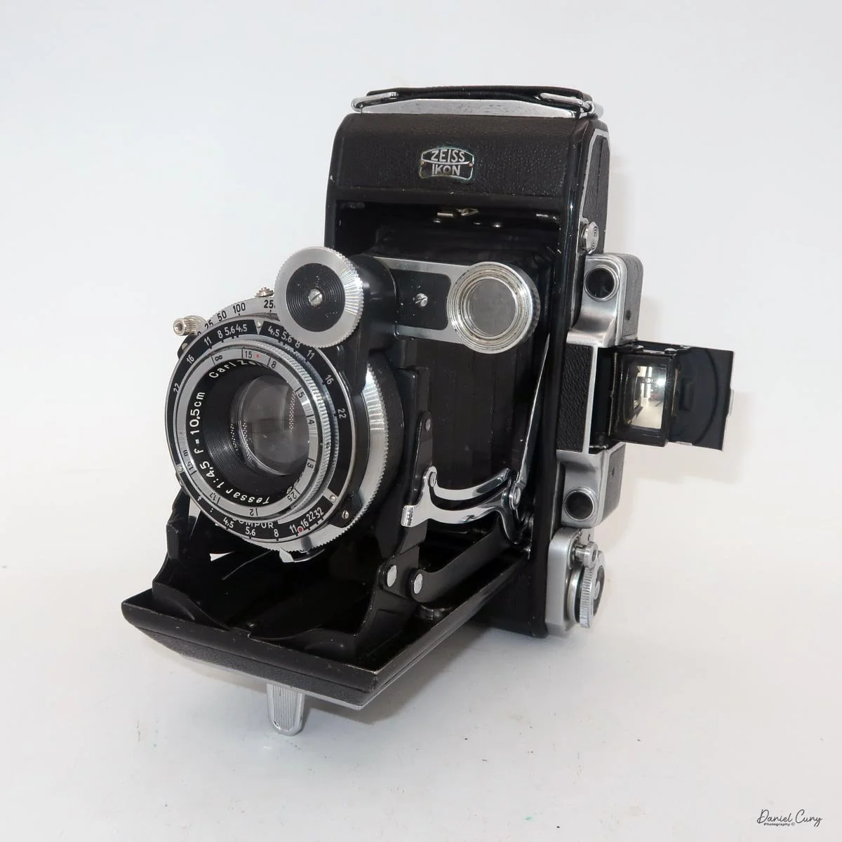 Different angles of the Zeiss Ikon Super Ikonta 530/2 camera