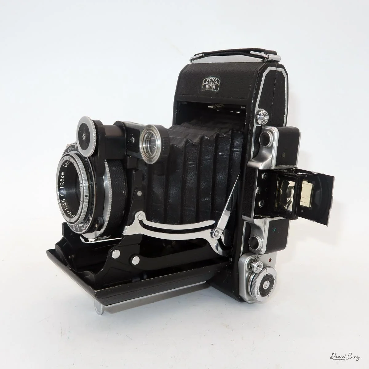 Different angles of the Zeiss Ikon Super Ikonta 530/2 camera