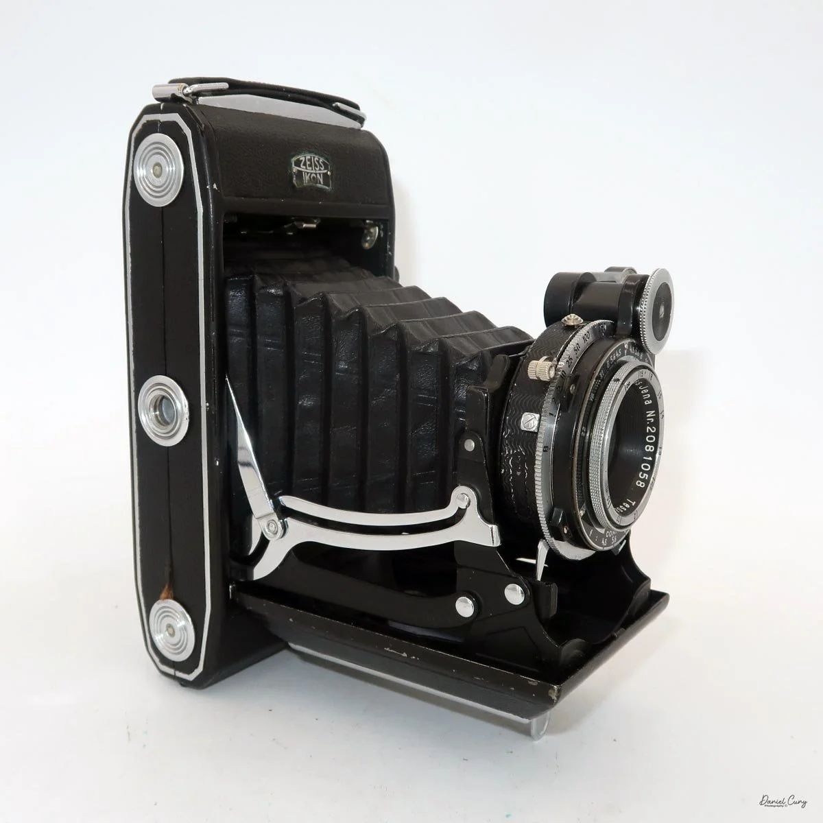 Different angles of the Zeiss Ikon Super Ikonta 530/2 camera