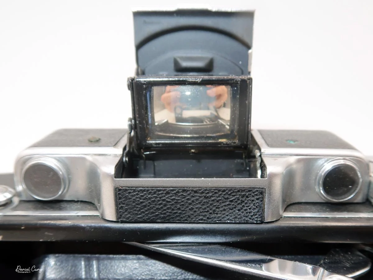 Front view of the Albada finder