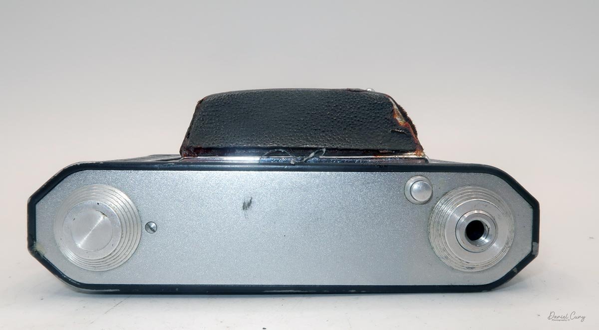 Bottom of Welta Welti camera