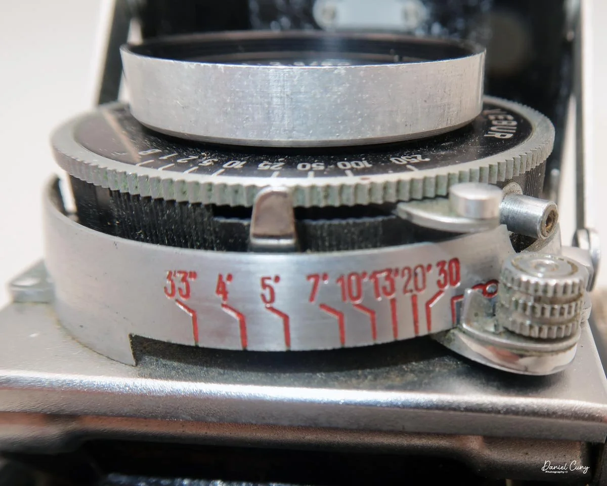 Focus knob &amp; Shutter control