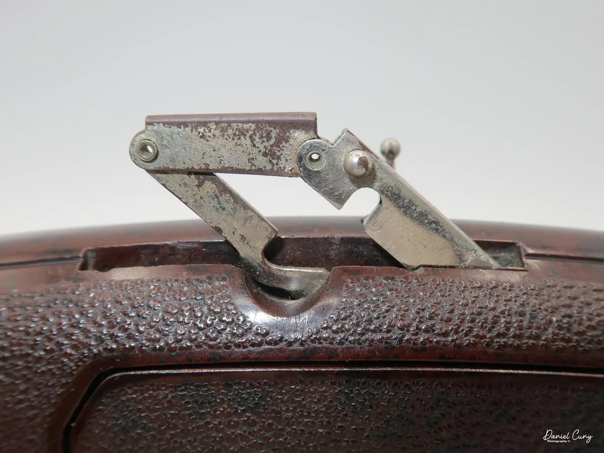 Pulling up viewfinder from camera body