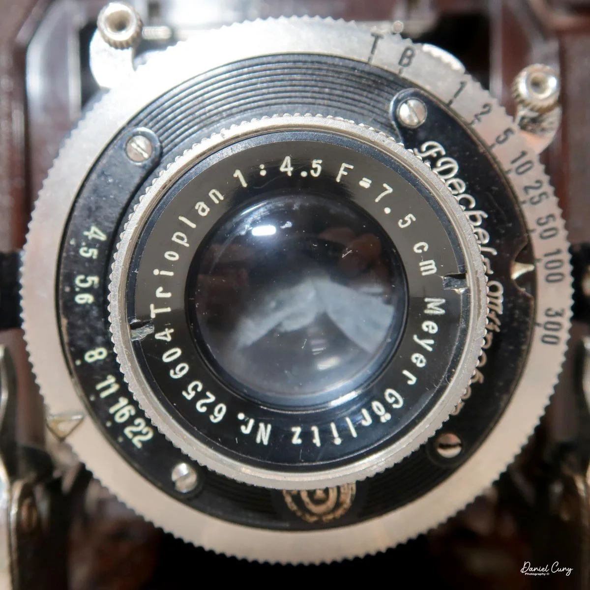 Meyer-Goerlitz lens in Compur shutter