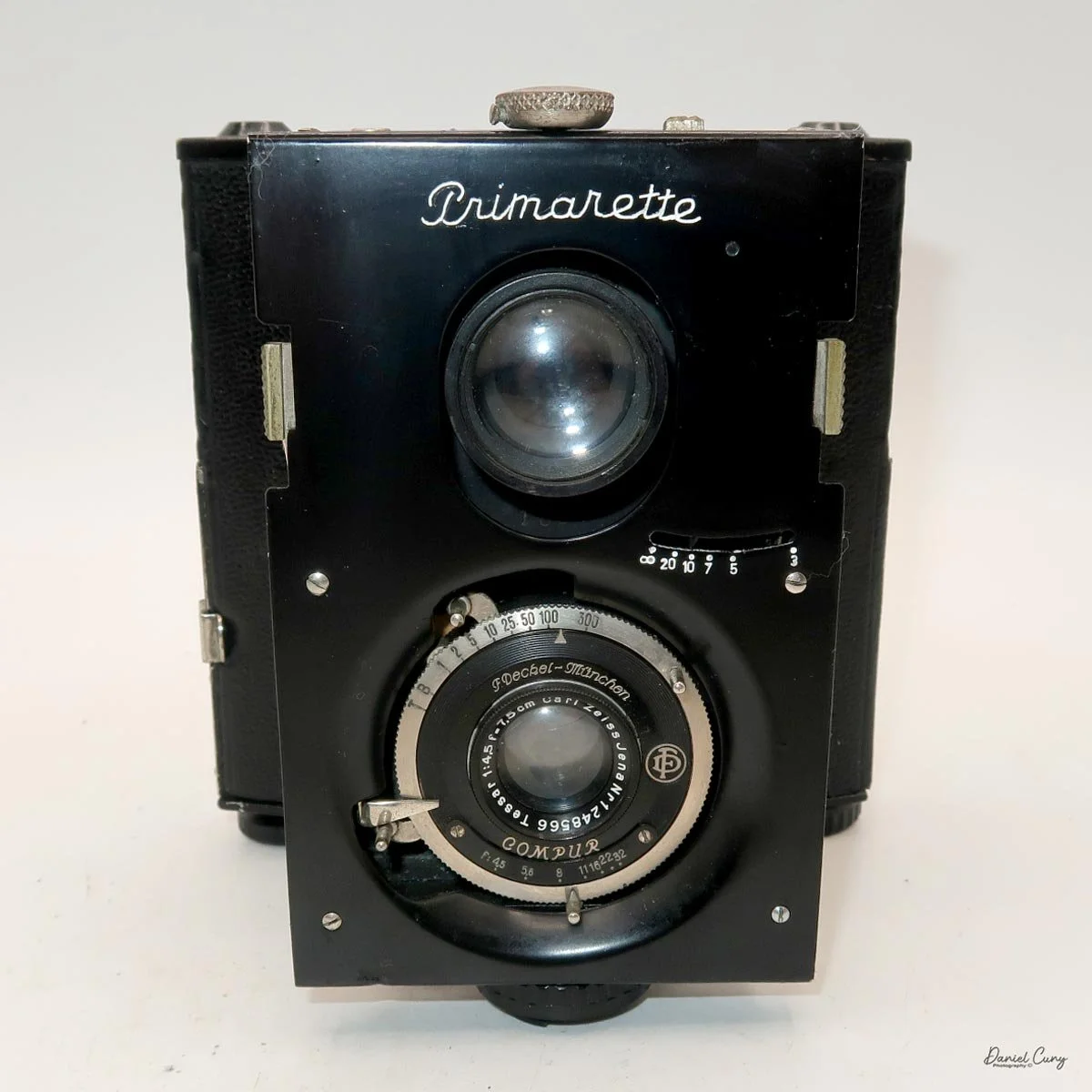 Different angles of the Bentzin Primarette camera