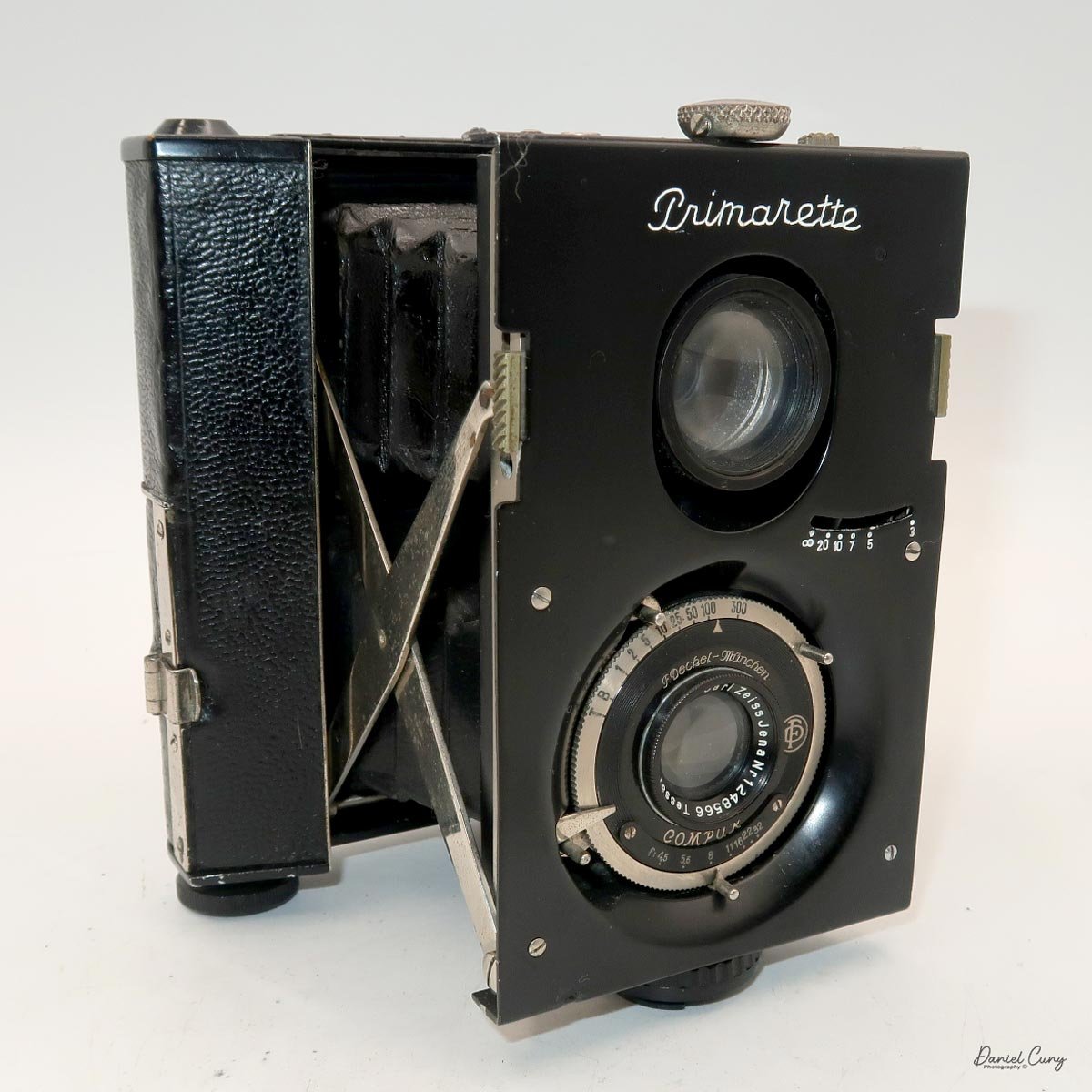 Different angles of the Bentzin Primarette camera