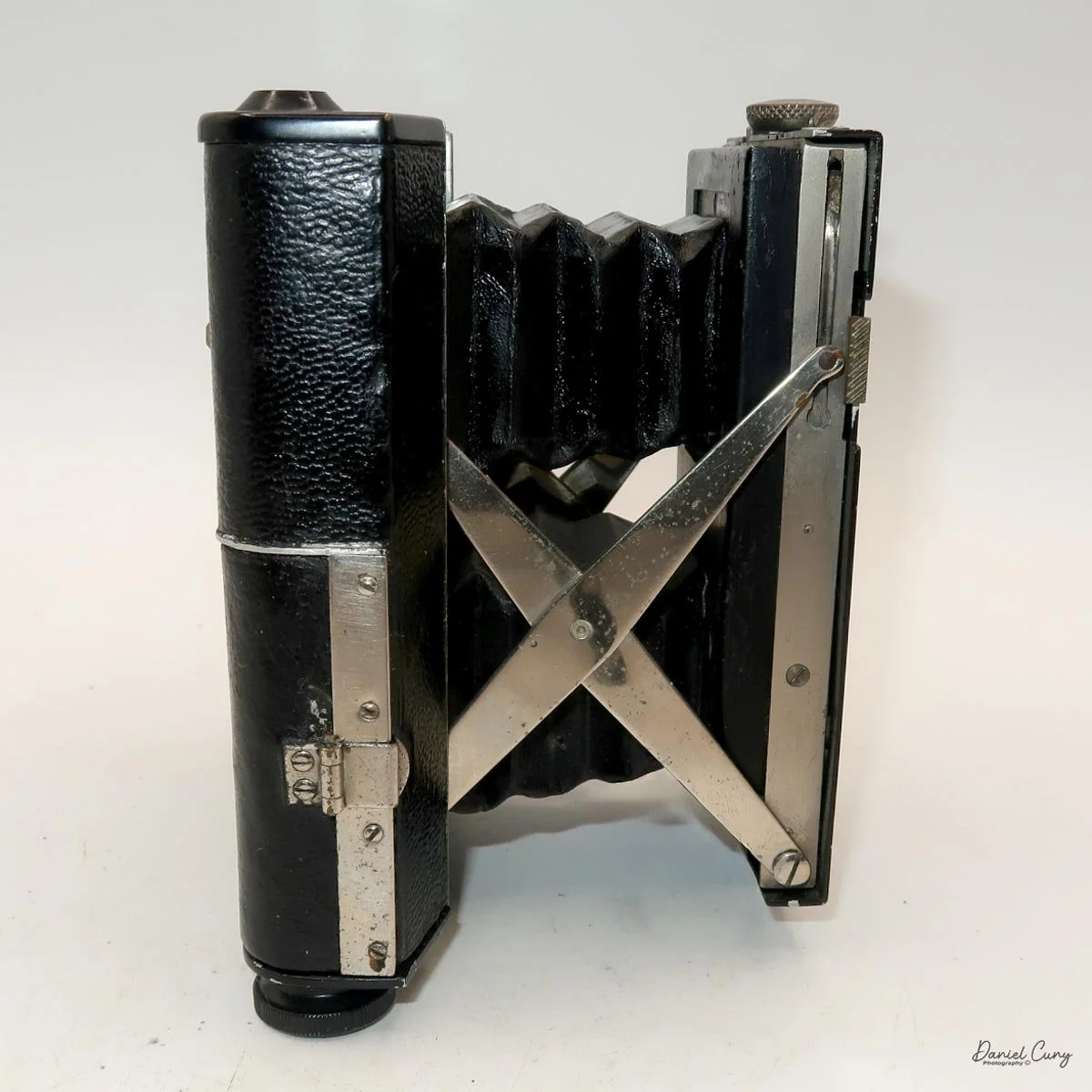 Different angles of the Bentzin Primarette camera