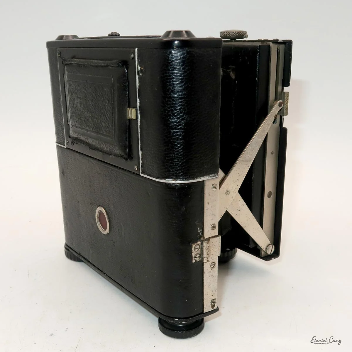 Different angles of the Bentzin Primarette camera