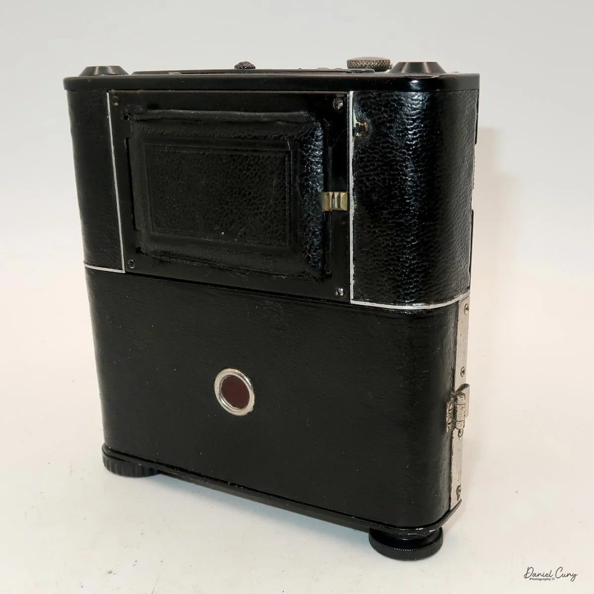 Different angles of the Bentzin Primarette camera