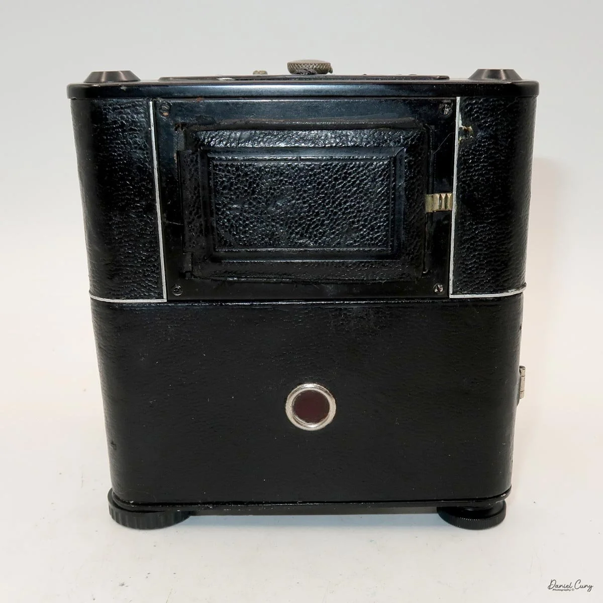 Different angles of the Bentzin Primarette camera