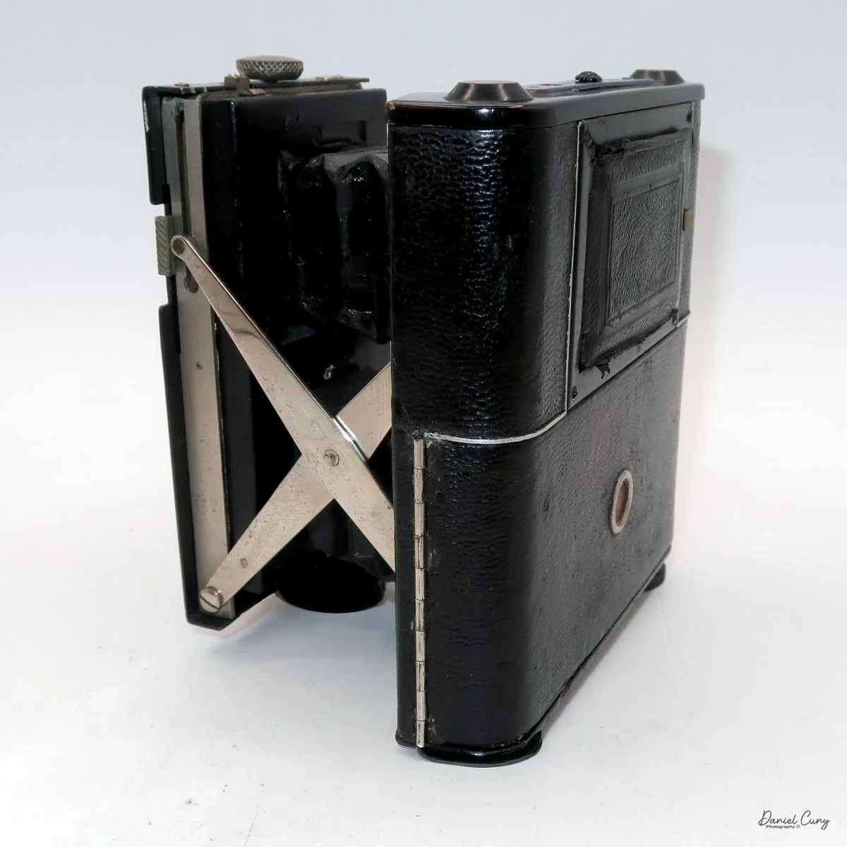Different angles of the Bentzin Primarette camera