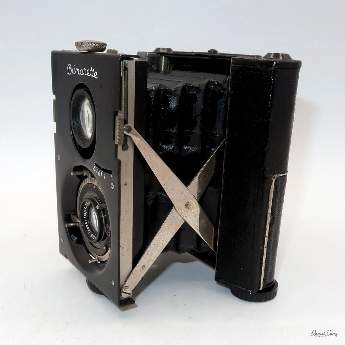 Different angles of the Bentzin Primarette camera
