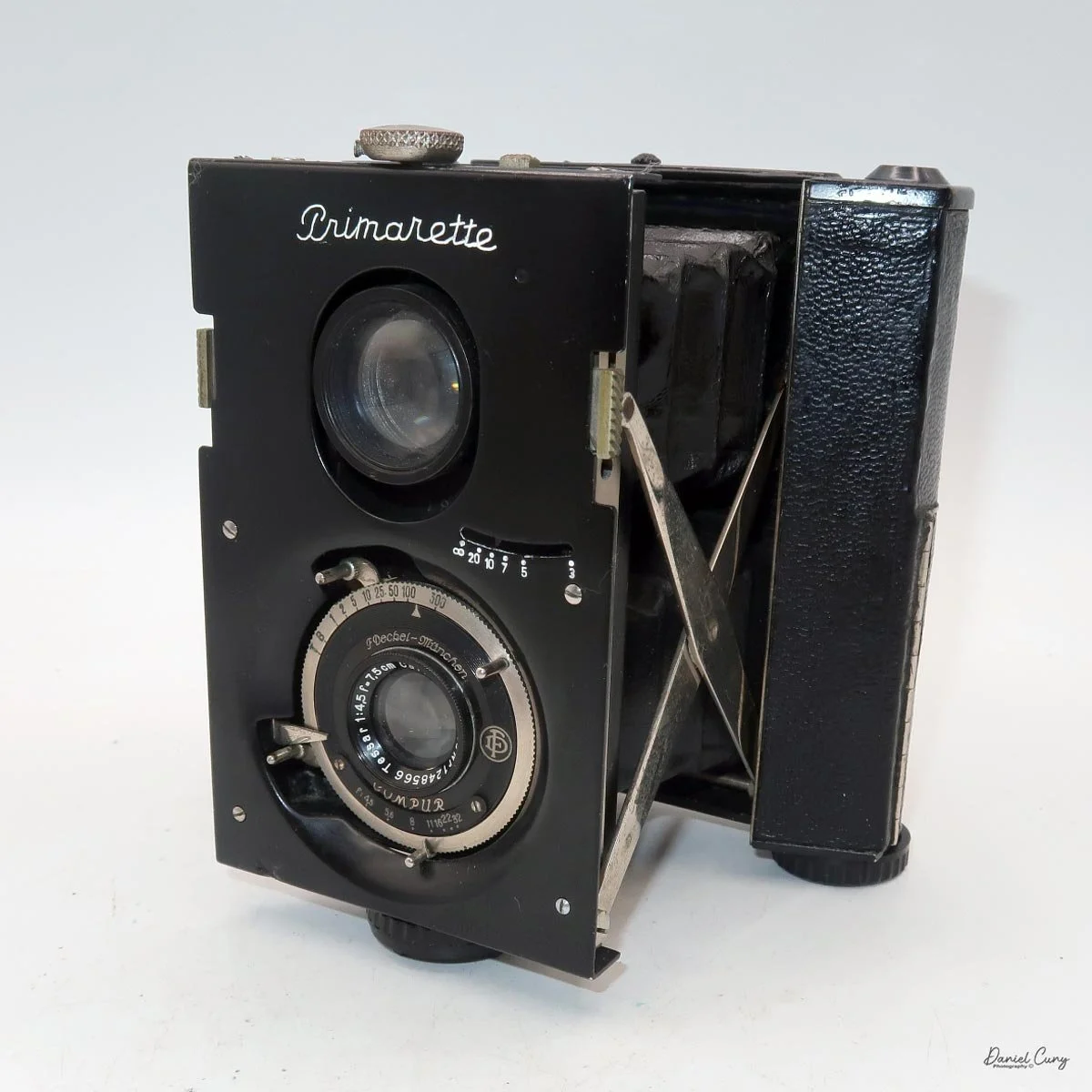 Different angles of the Bentzin Primarette camera