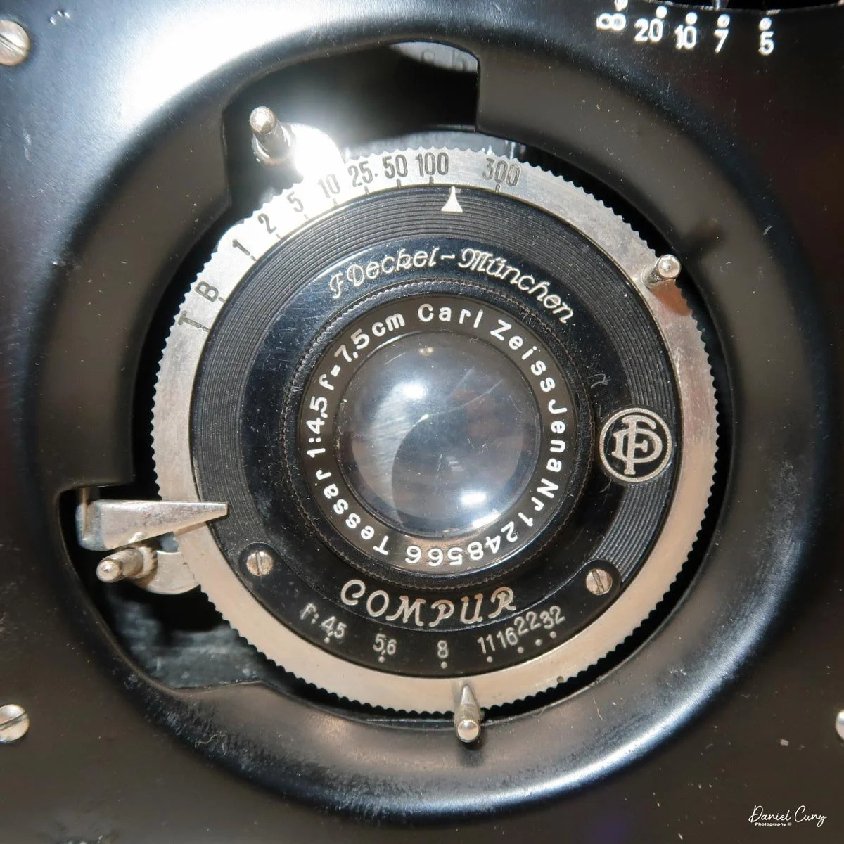 Resessed lens and shutter