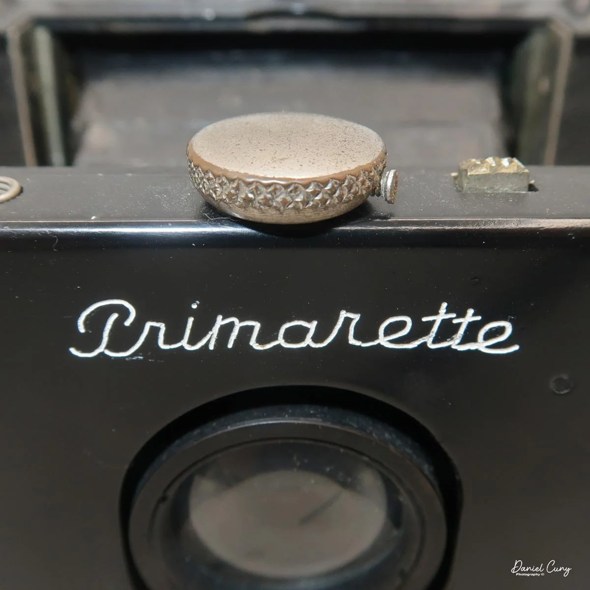 Focusing wheel on top of the lens board