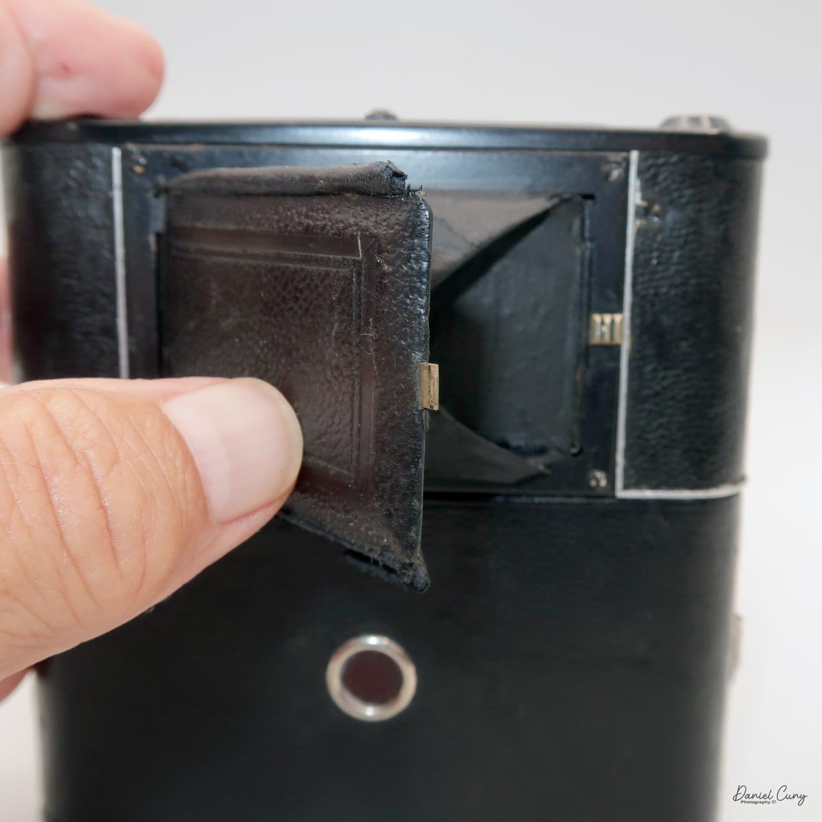 Closing the viewing/focusing hood