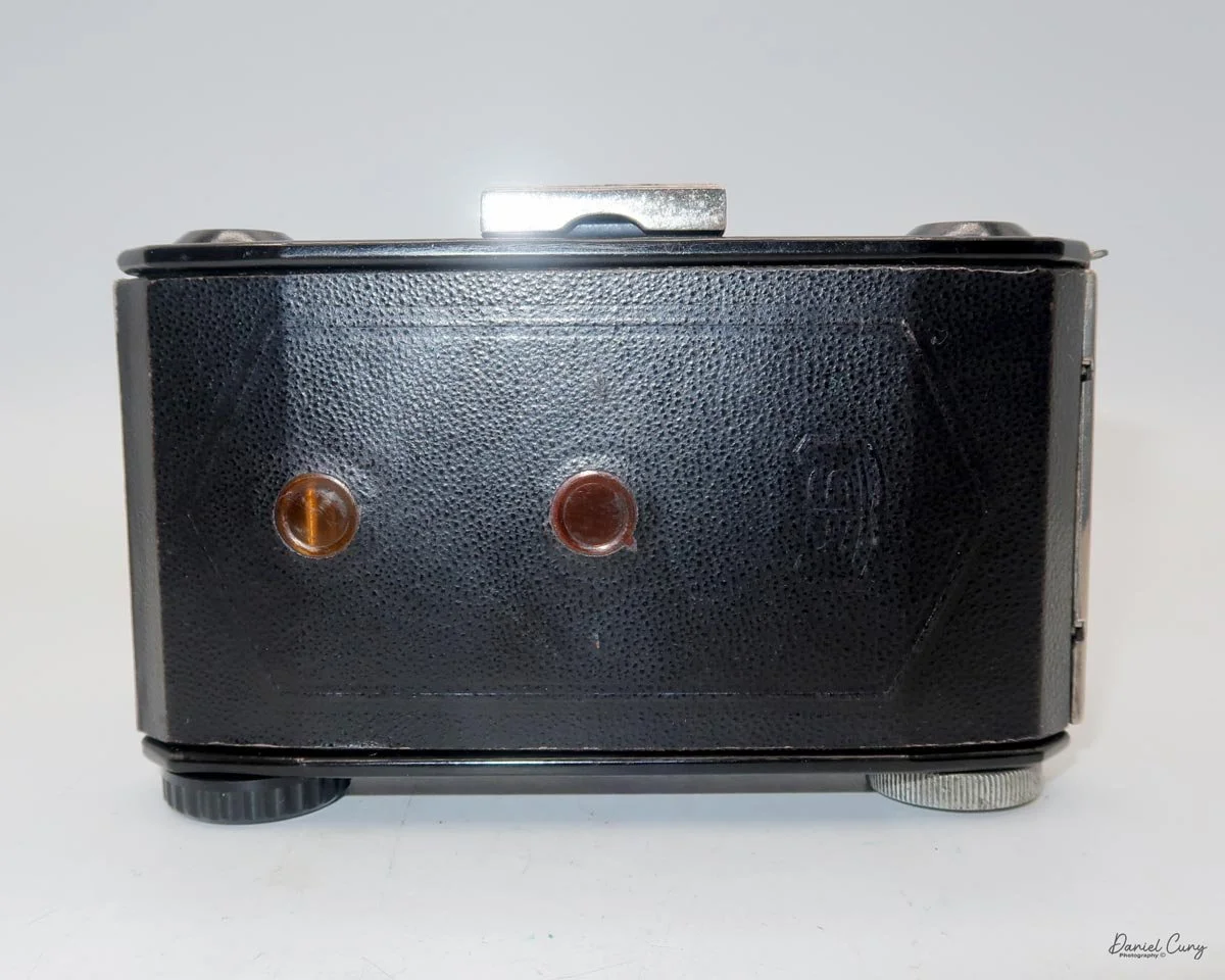 Double red windows on Minolta Vest camera.