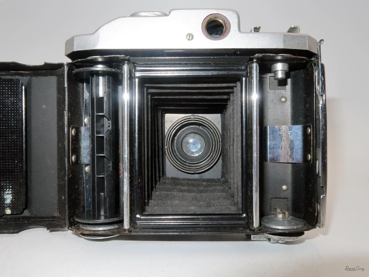 Film chamber on Konica Pearl II camera
