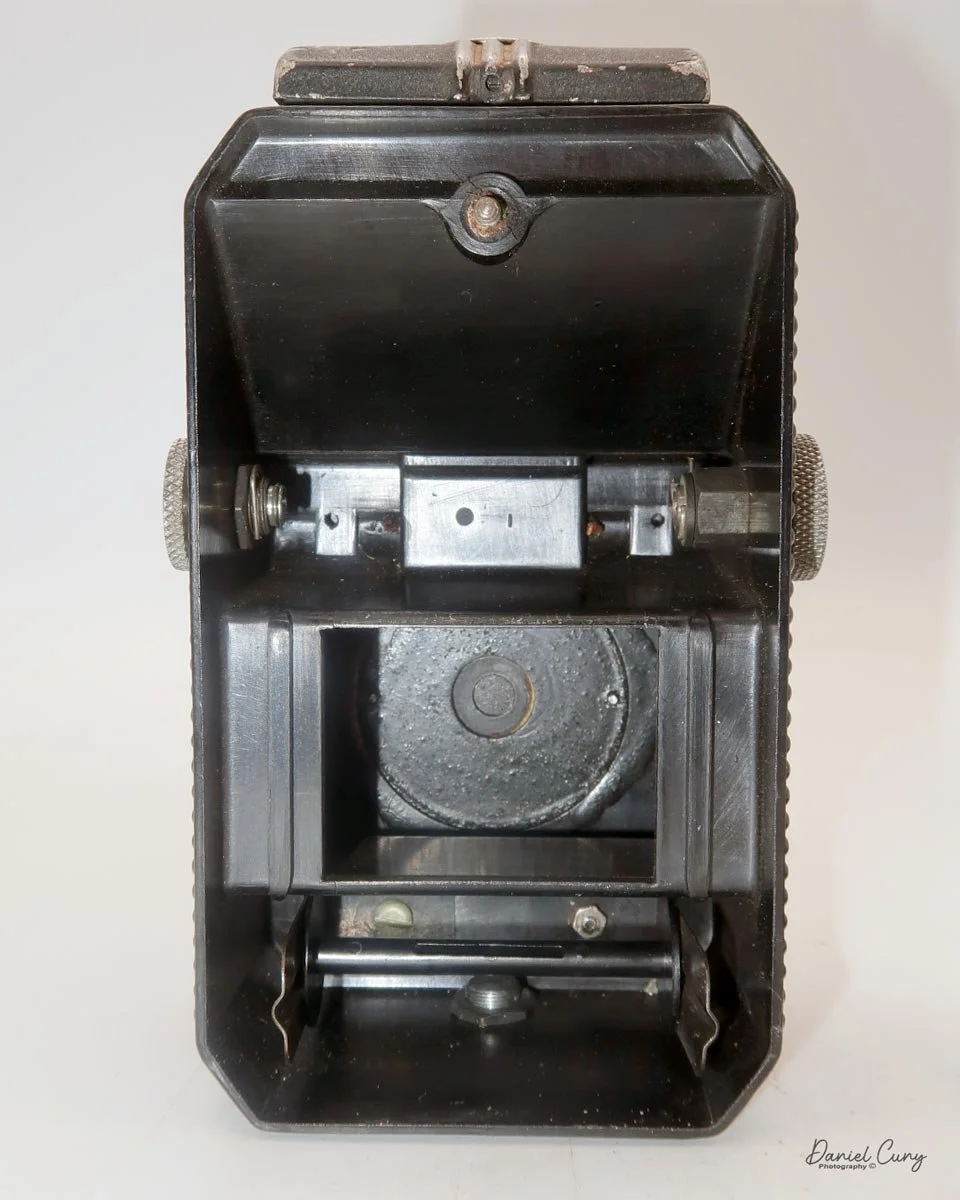 Film chamber of Dual Reflex camera