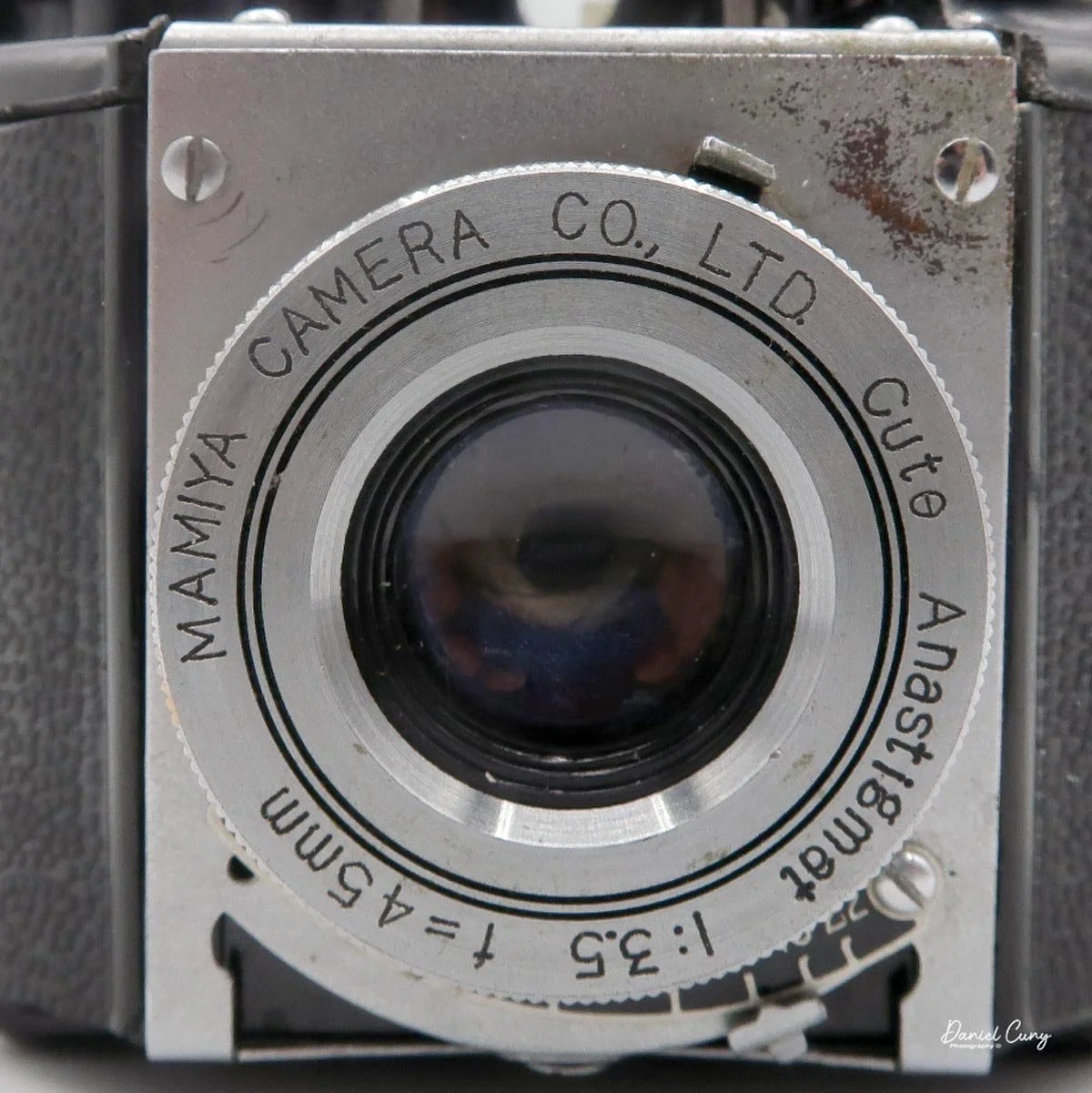 Lens on the Mamiya Mammy camera