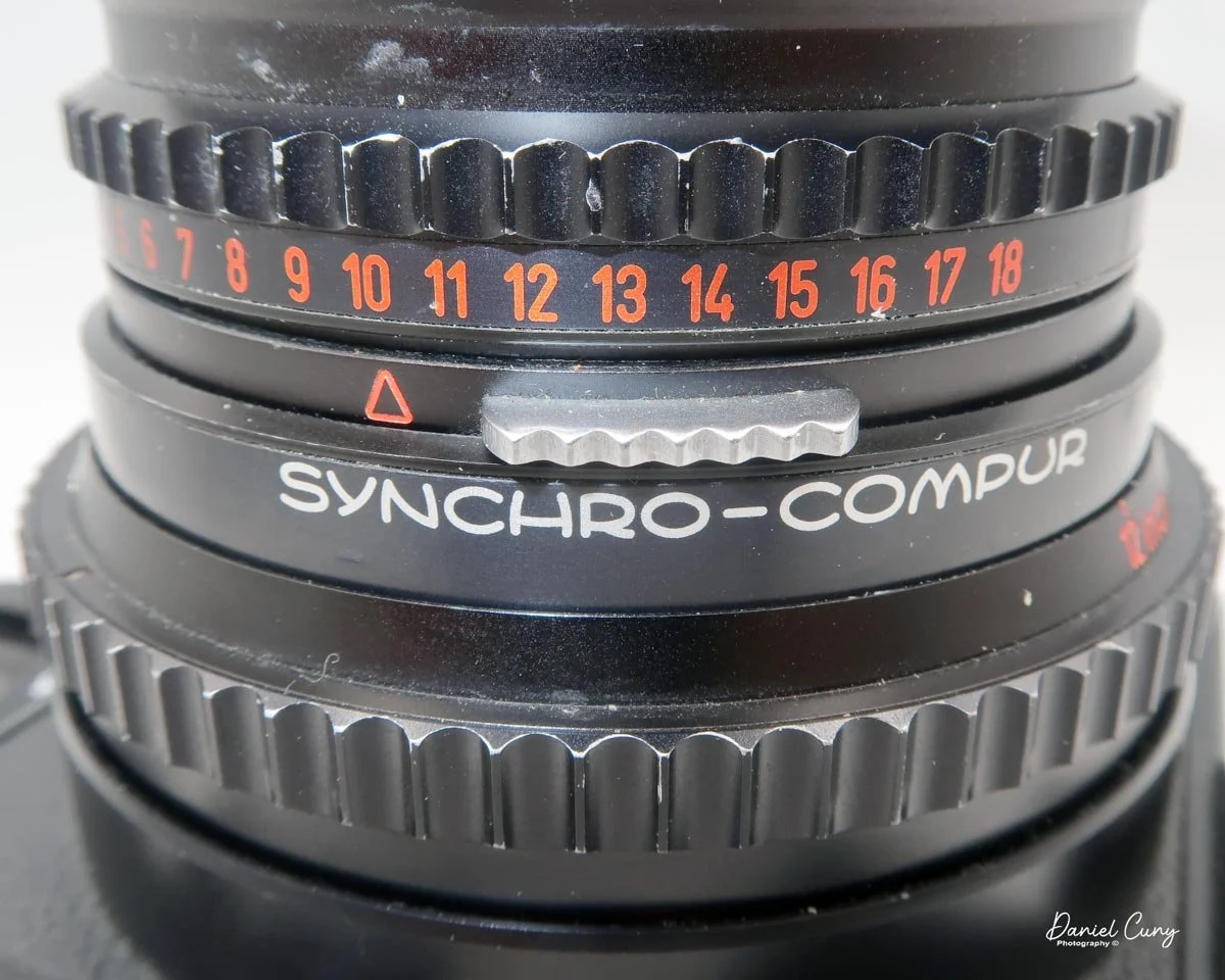 Knob to change aperture settings