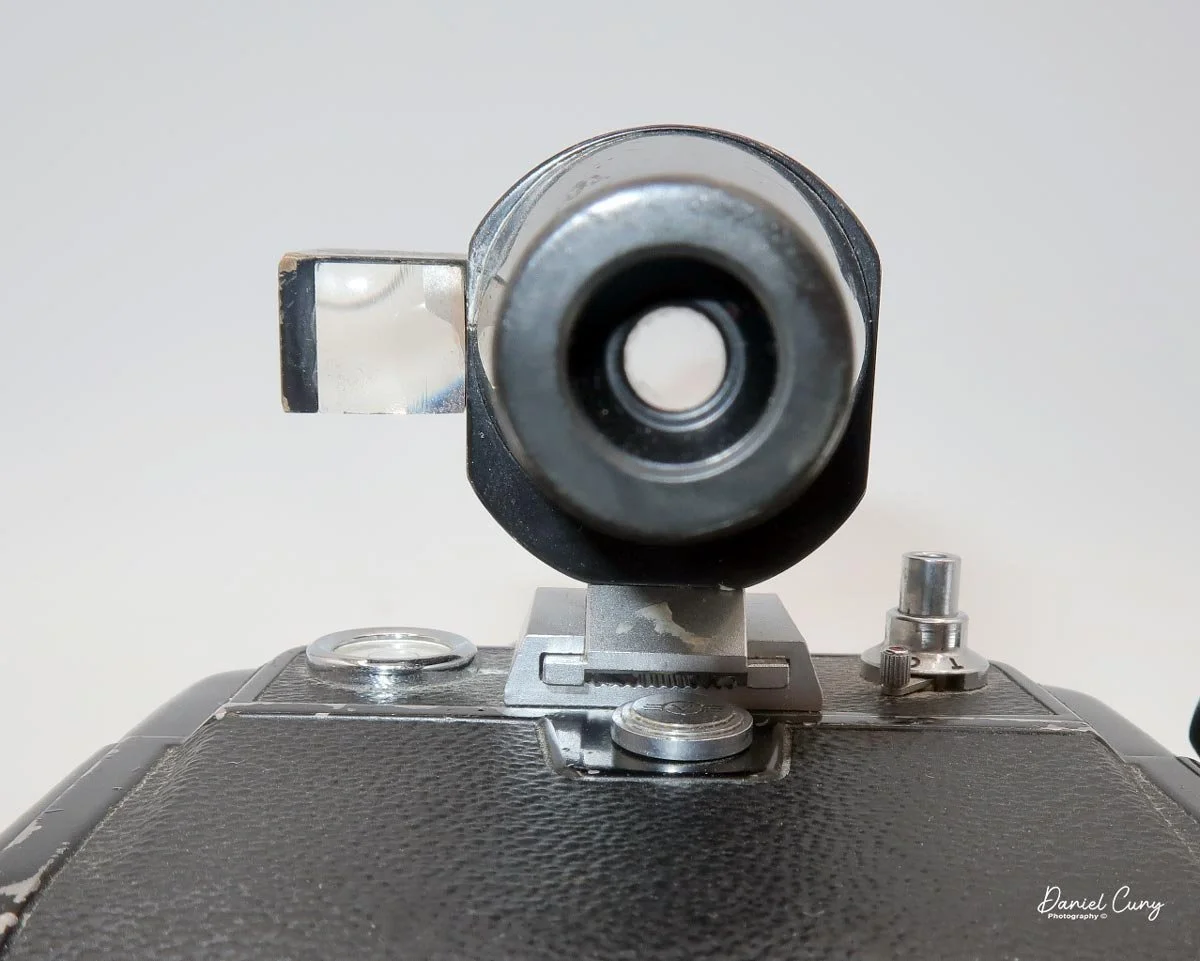 Viewfinder on camera with mirror over bubble level
