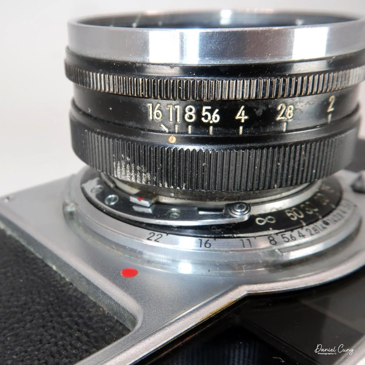 Turn clockwise to remove lens