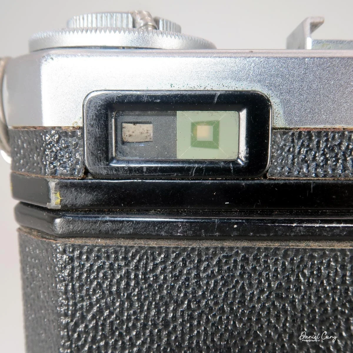 Dual windows on viewfinder