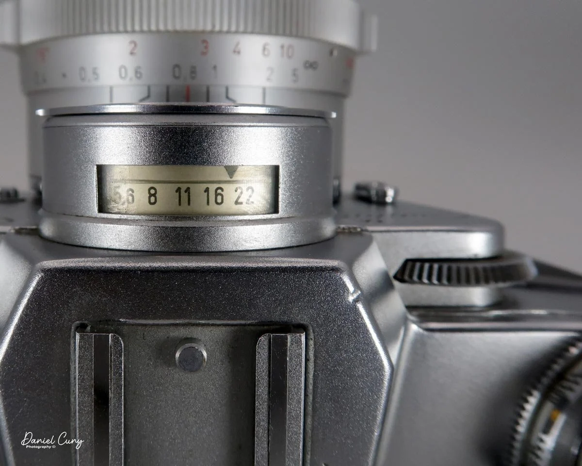 Aperture settings on top of CDS light meter