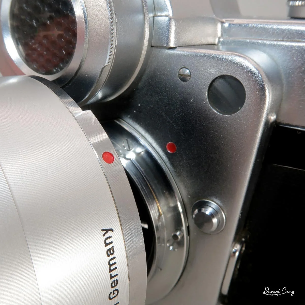 Match red dots to re-attach the lens and turn clockwise