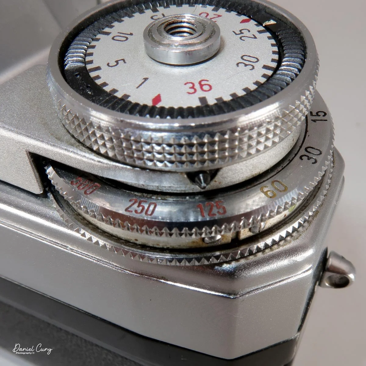 Shutter speed dial
