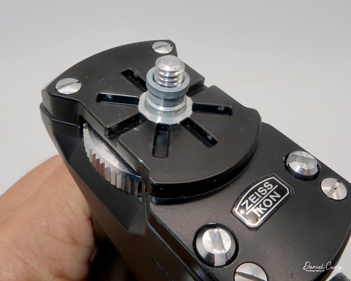 Different angles you can attach the mount to.
