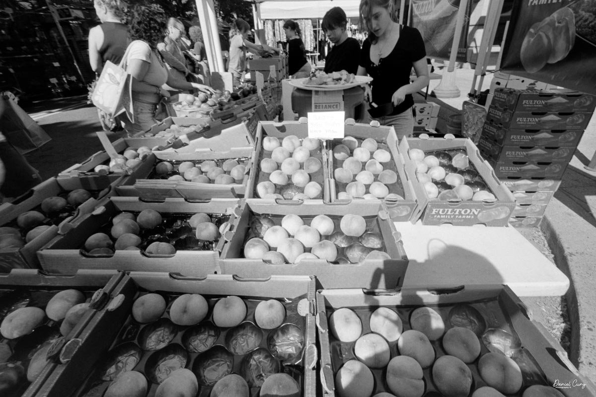 Peaches at Farmers market