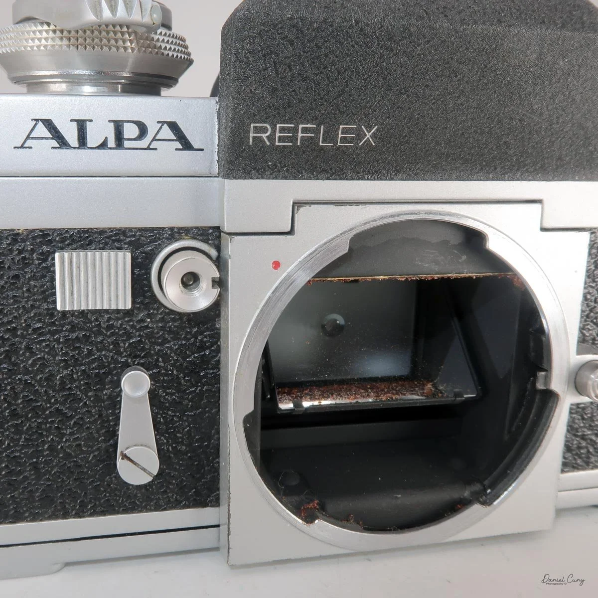 Lens removed and red dot to attach lens