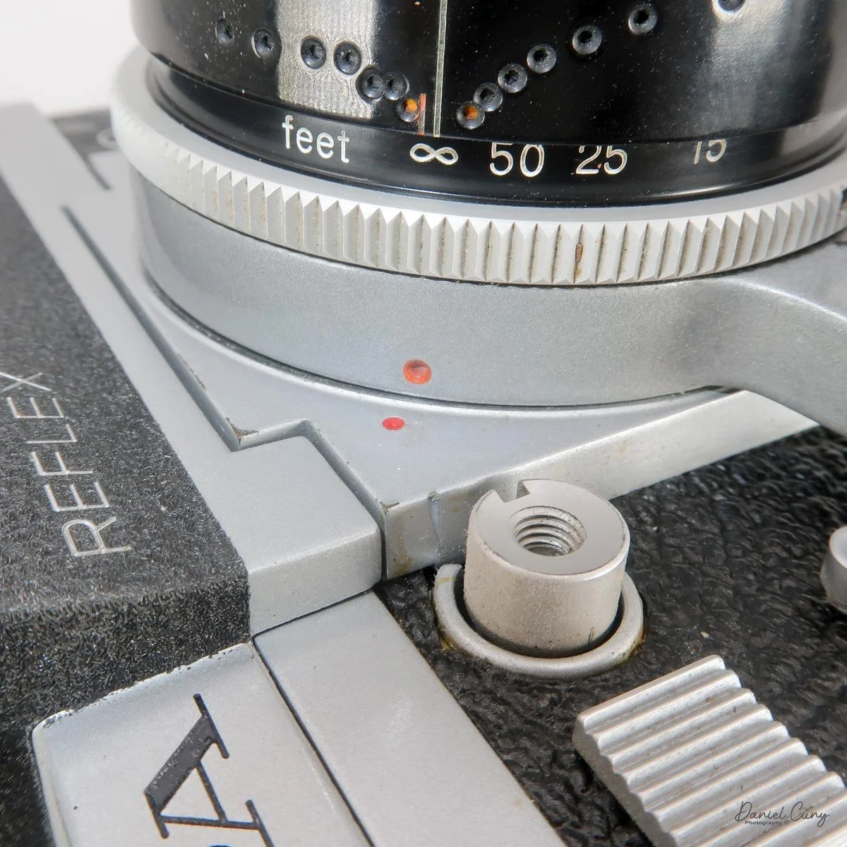match red dots to attach lens