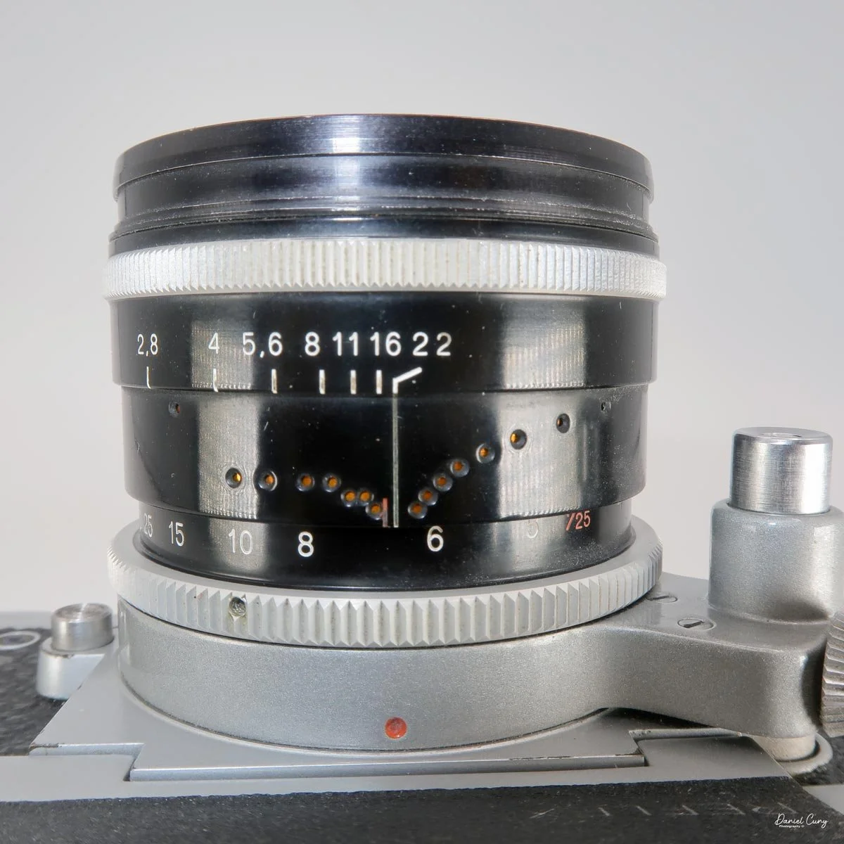 Depth of field indicator at f/22-Note dots.